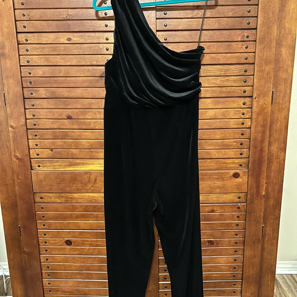 Express black velvet one shoulder jumpsuit size XL - Picture 2 of 4